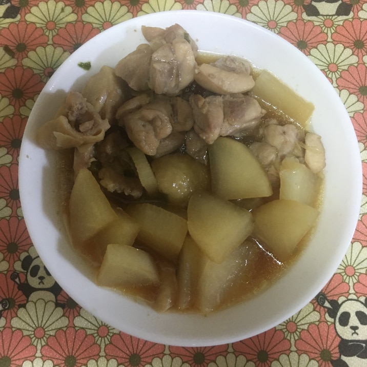 昆布つゆで、簡単♪大根と鶏もも肉の煮物